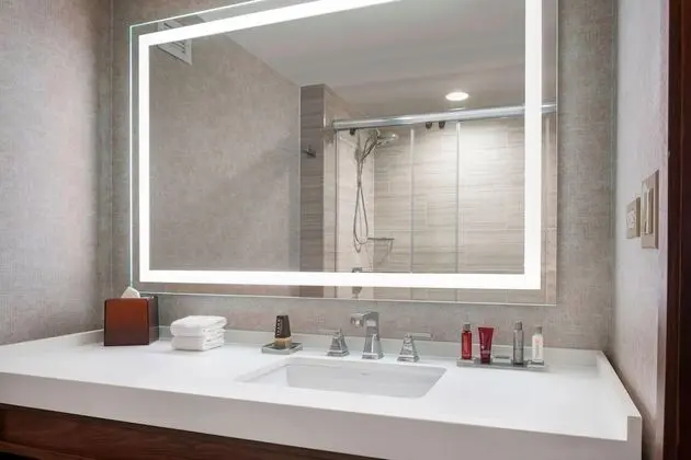 Oda, 1 En Büyük (King) Boy Yatak (Mobility/Hearing Accessible, Tub)