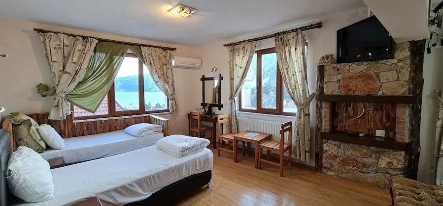 Standard Dört Kişilik Oda, Kısmi Göl Manzaralı, Göl Kenarı