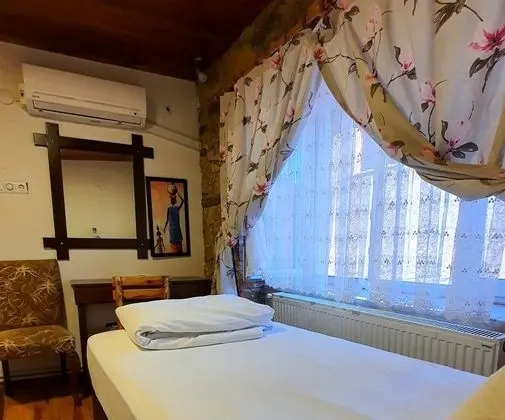 Tek Kişilik Oda - Cadde Manzaralı