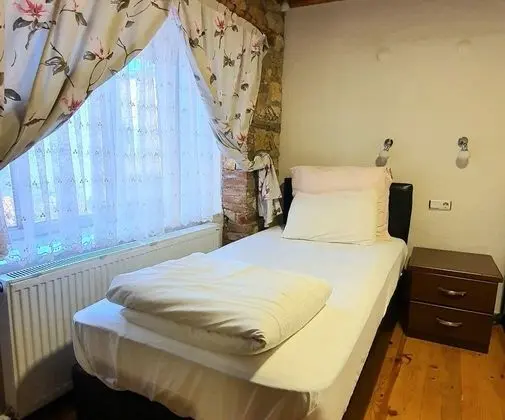 Tek Kişilik Oda - Cadde Manzaralı