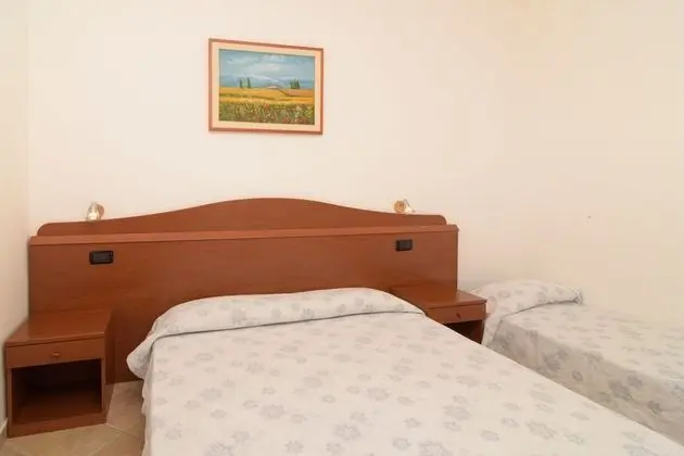 Üç Kişilik Oda
