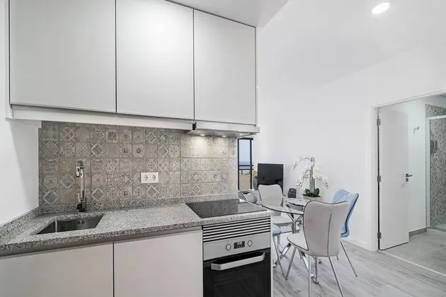 Basic Apart Daire, 1 Büyük (Queen) Boy Yatak ve Çekyat, Deniz Manzaralı