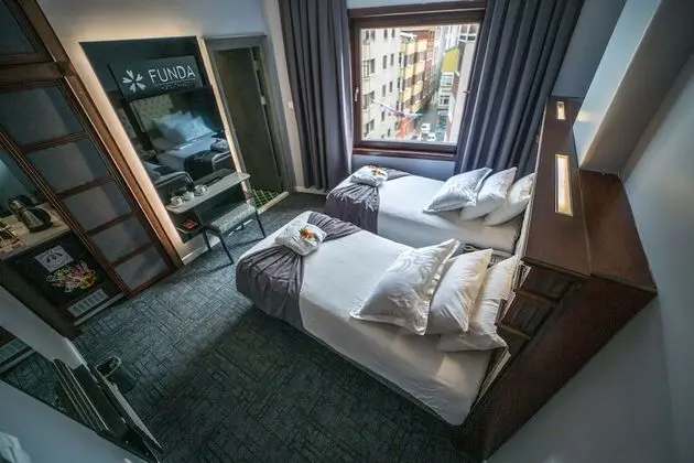 Tek Büyük veya İki Ayrı Yataklı Oda, Şehir Manzaralı