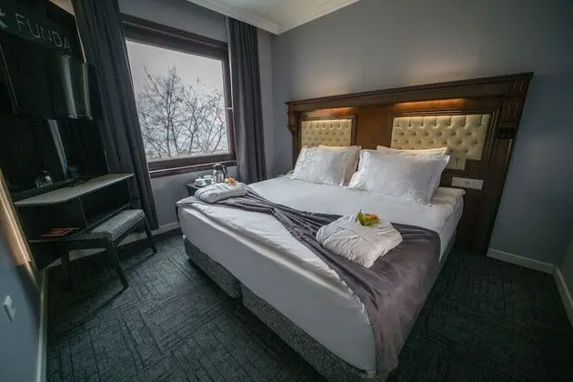 Tek Büyük veya İki Ayrı Yataklı Oda, Şehir Manzaralı