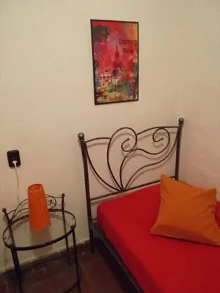 İki Ayrı Yataklı Oda, Ortak Banyo