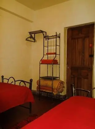 İki Ayrı Yataklı Oda, Ortak Banyo