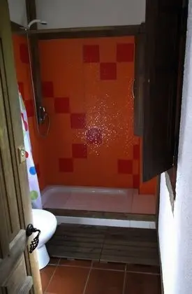 İki Ayrı Yataklı Oda, Ortak Banyo