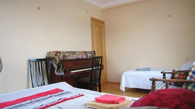 Economy Üç Kişilik Oda, Ortak Banyo