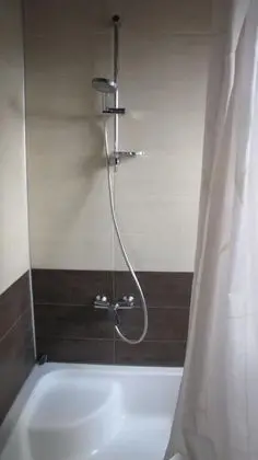 Economy Üç Kişilik Oda, Ortak Banyo