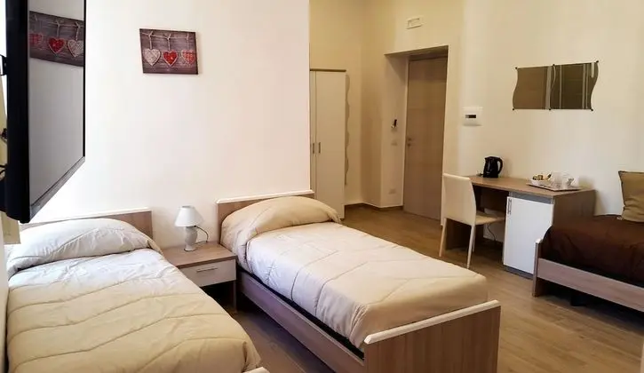 Üç Kişilik Oda (Napul'è)