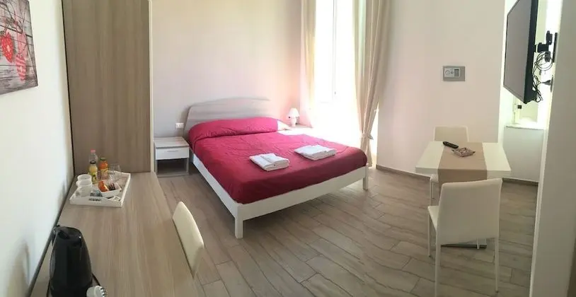 Üç Kişilik Oda (Napul'è)