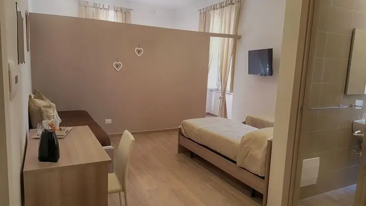 Üç Kişilik Oda (Napul'è)