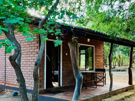Independent Cottage Den