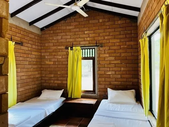 Independent Cottage Den