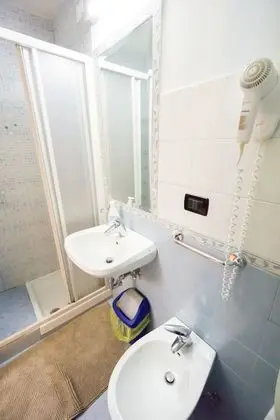 Ortak Ranzalı Oda, Karma Ranzalı Oda, Ortak Banyo