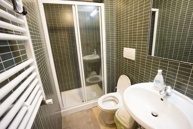 Ortak Ranzalı Oda, Karma Ranzalı Oda, Ortak Banyo