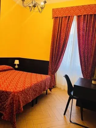 Tek Büyük veya İki Ayrı Yataklı Oda, Ortak Banyo