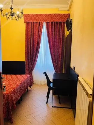 Tek Büyük veya İki Ayrı Yataklı Oda, Ortak Banyo