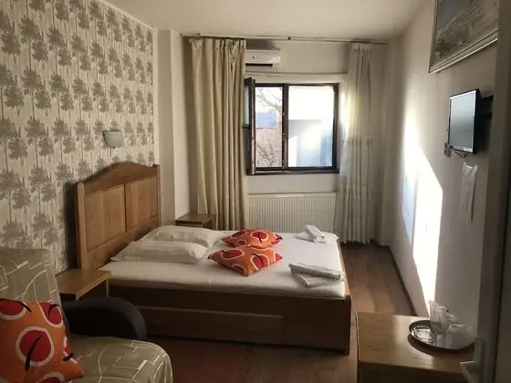 Tek Büyük Yataklı Oda