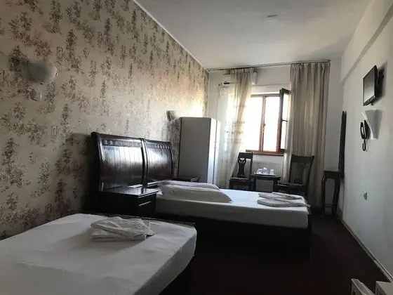 Üç Kişilik Oda