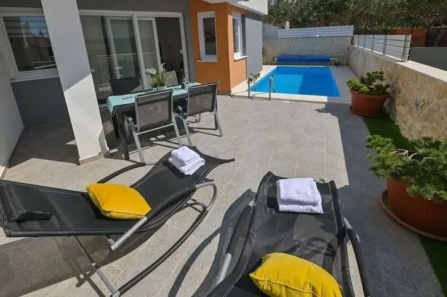 Deluxe Apart Daire, 2 Yatak Odası, Kişiye Özel Havuzlu, Kısmi Deniz Manzaralı (C1)