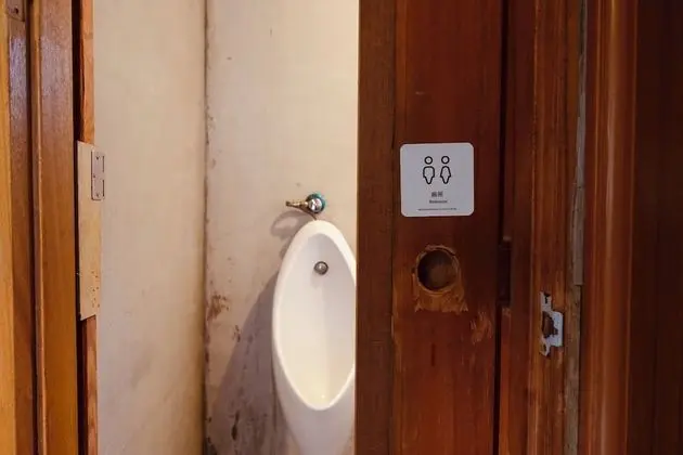 Üç Kişilik Oda, Ortak Banyo
