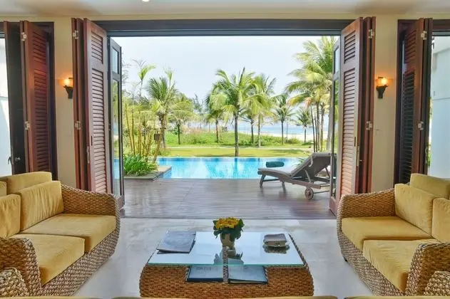 Villa, 4 Yatak Odası, Kişiye Özel Havuzlu, Denize Sıfır