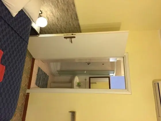 Dört Kişilik Oda, Ek Bina