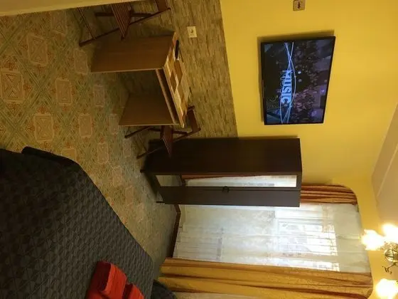 Dört Kişilik Oda, Ek Bina