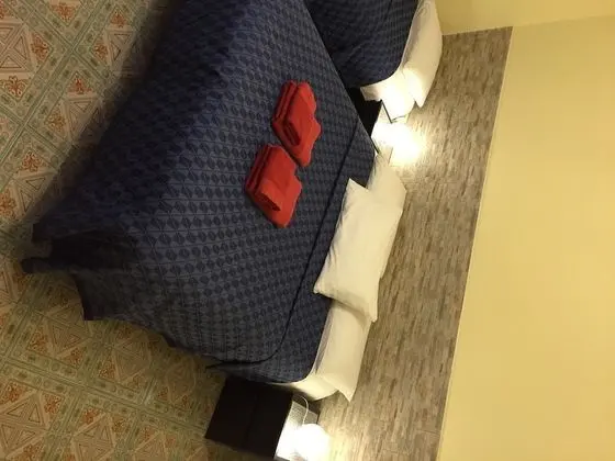 Dört Kişilik Oda, Ek Bina