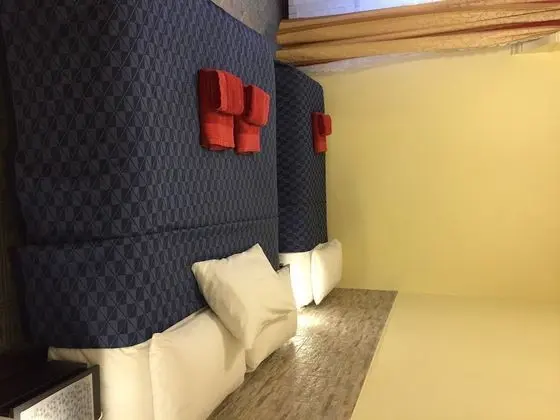 Dört Kişilik Oda, Ek Bina