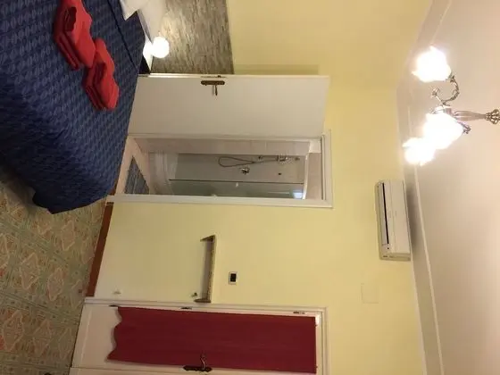 Dört Kişilik Oda, Ek Bina