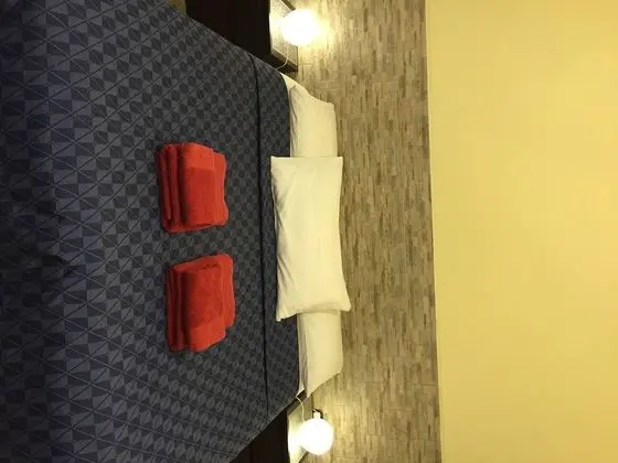 Dört Kişilik Oda, Ek Bina