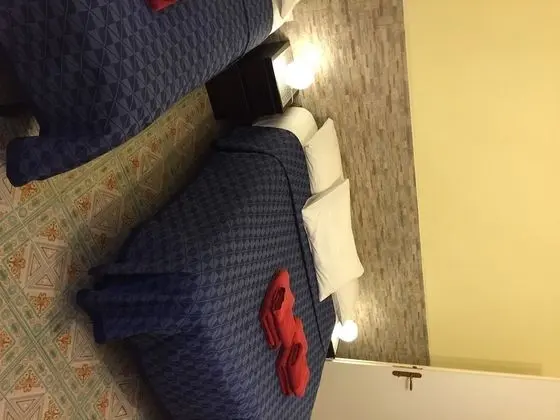 Dört Kişilik Oda, Ek Bina