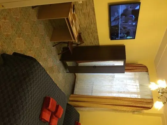 Dört Kişilik Oda, Ek Bina