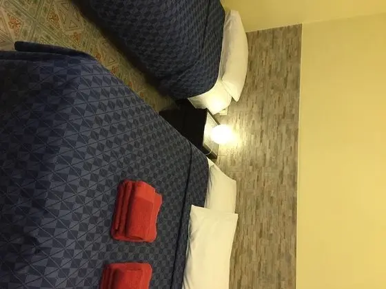 Dört Kişilik Oda, Ek Bina