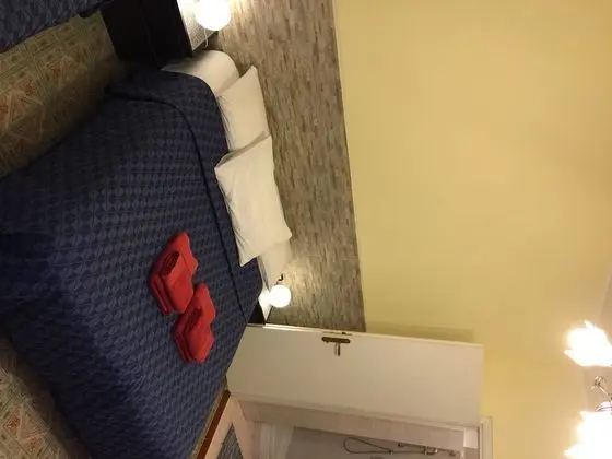 Dört Kişilik Oda, Ek Bina