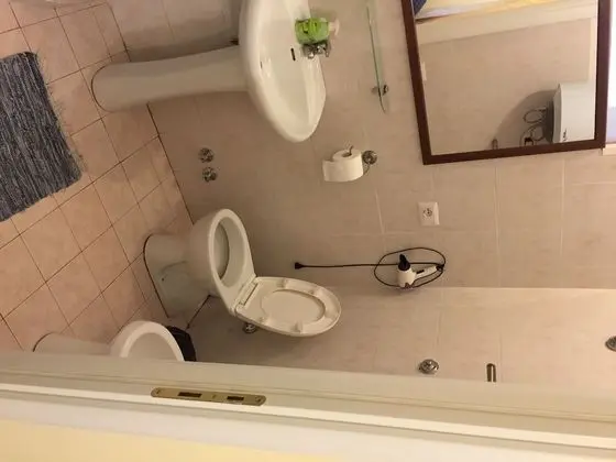 Dört Kişilik Oda, Ek Bina