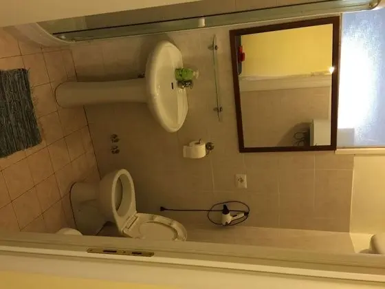 Dört Kişilik Oda, Ek Bina