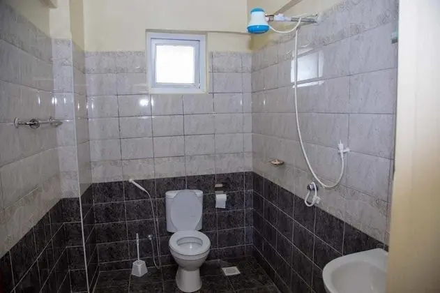 İki Ayrı Yataklı Oda, Ortak Banyo (2)