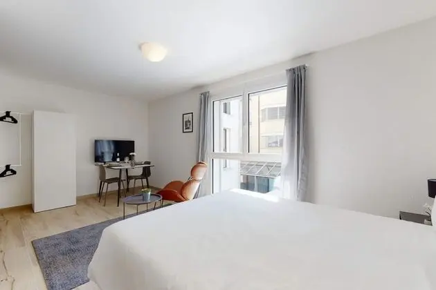 Basic Stüdyo, 1 Büyük (Queen) Boy Yatak