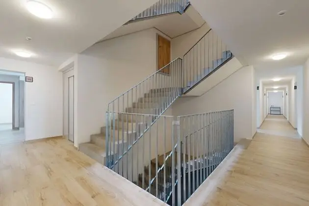 Basic Stüdyo, 1 Büyük (Queen) Boy Yatak