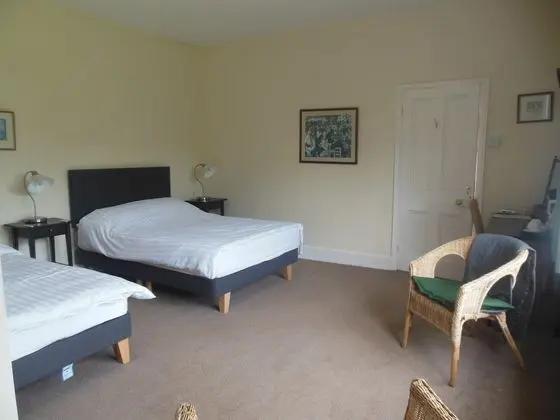 Family Tek Büyük veya İki Ayrı Yataklı Oda