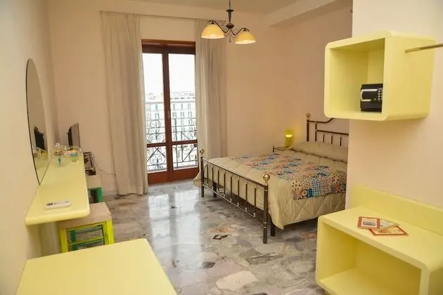 Tek Büyük Yataklı Oda (Gialla)