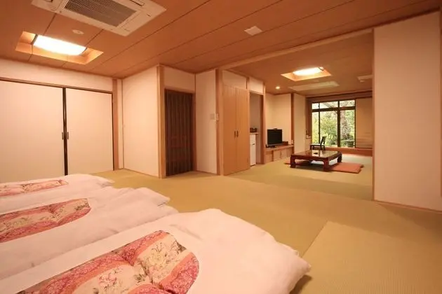 Family Oda, Bahçe Manzaralı (Kusu)