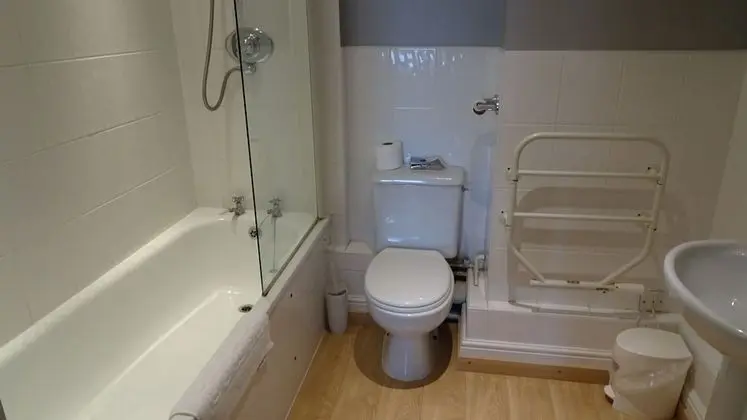 Standard Tek Büyük veya İki Ayrı Yataklı Oda, Birden Çok Yatak, Engellilere Uygun, Küvet