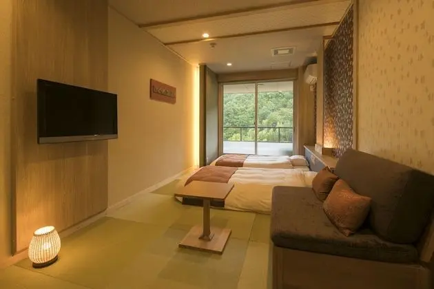 Japanese Style Room,6 Tatami Mats:15 Minutes from Itami Airport by Taxi, Tatoo may not be allowed.