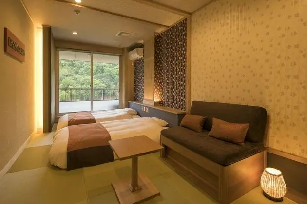 Japanese Style Room,6 Tatami Mats:15 Minutes from Itami Airport by Taxi, Tatoo may not be allowed.