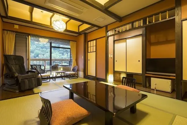 Japanese Style Room with an open air bath  :15 Minutes from ITM by Taxi, Tatoo may not be allowed.