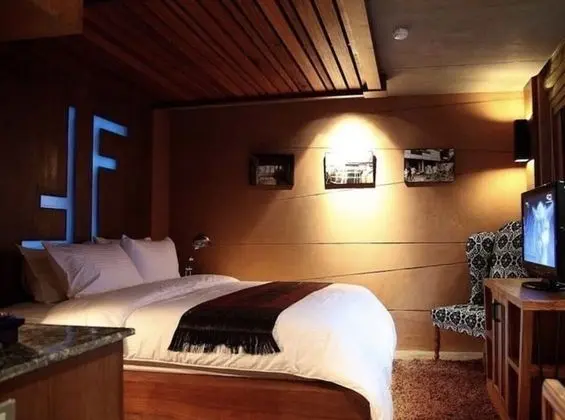 Deluxe Chill Room
